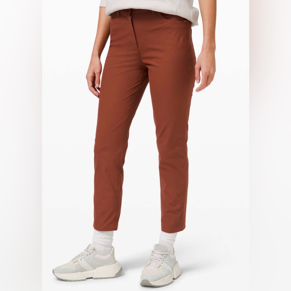 Lululemon athletica Women’s Burgundy 
Size: 30